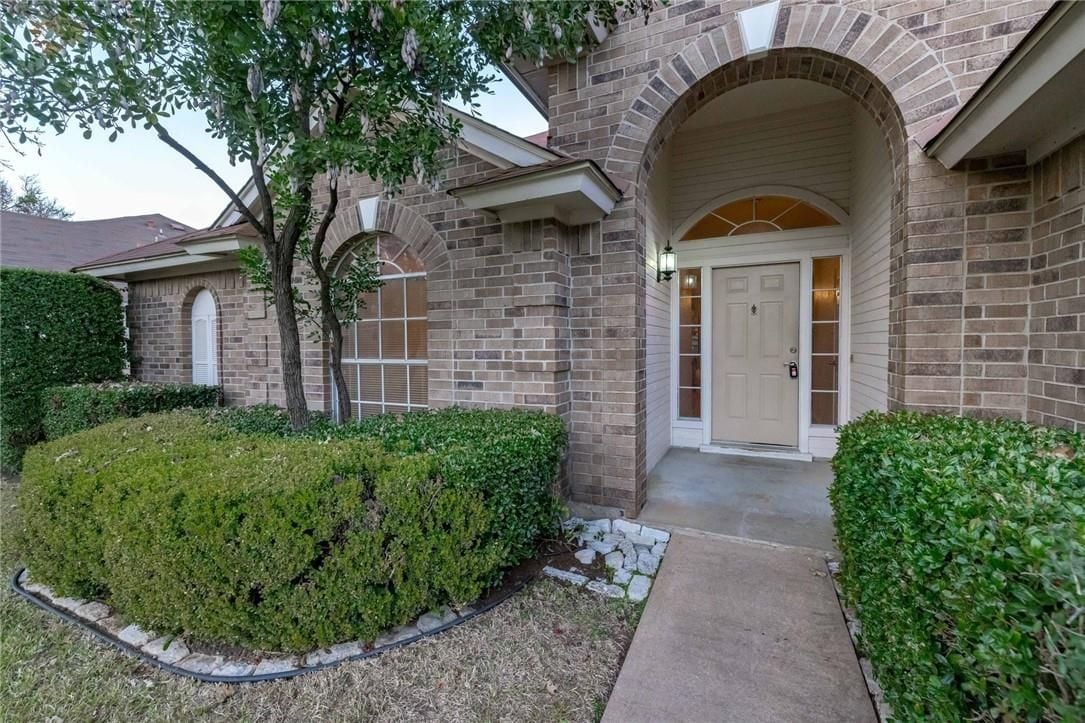 17847 Park Valley Dr - Sold by Keenan Group