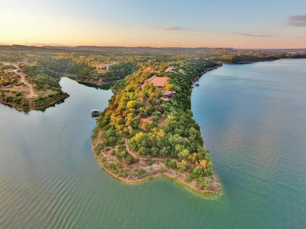View 18405 Lakeshore Pt in Marshalls Harbor 18405 Lakeshore Pt - front exterior - Luxury lot in Marshalls Harbor, Lago Vista, TX