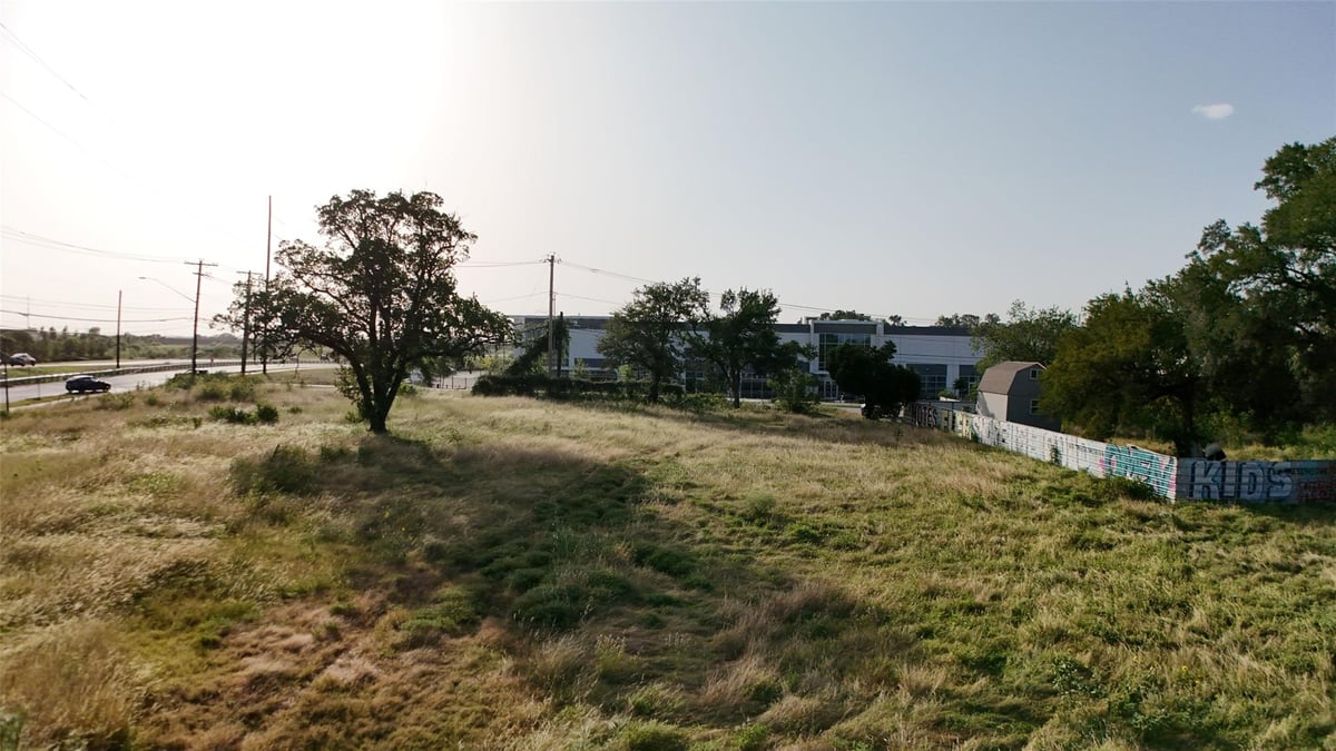 View 0 Bastrop Highway in Santiago Del Valle League 0 Bastrop Highway - property photo 1 - Luxury lot in Santiago Del Valle League, Austin, TX