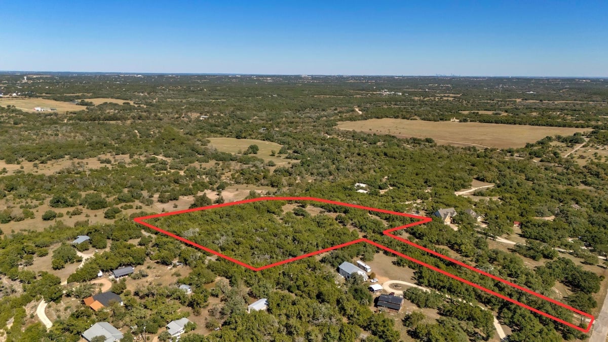 0 Country Ln - front exterior - Luxury lot in A0097 - WILLIAM COCKBURN SURVE, Driftwood, TX