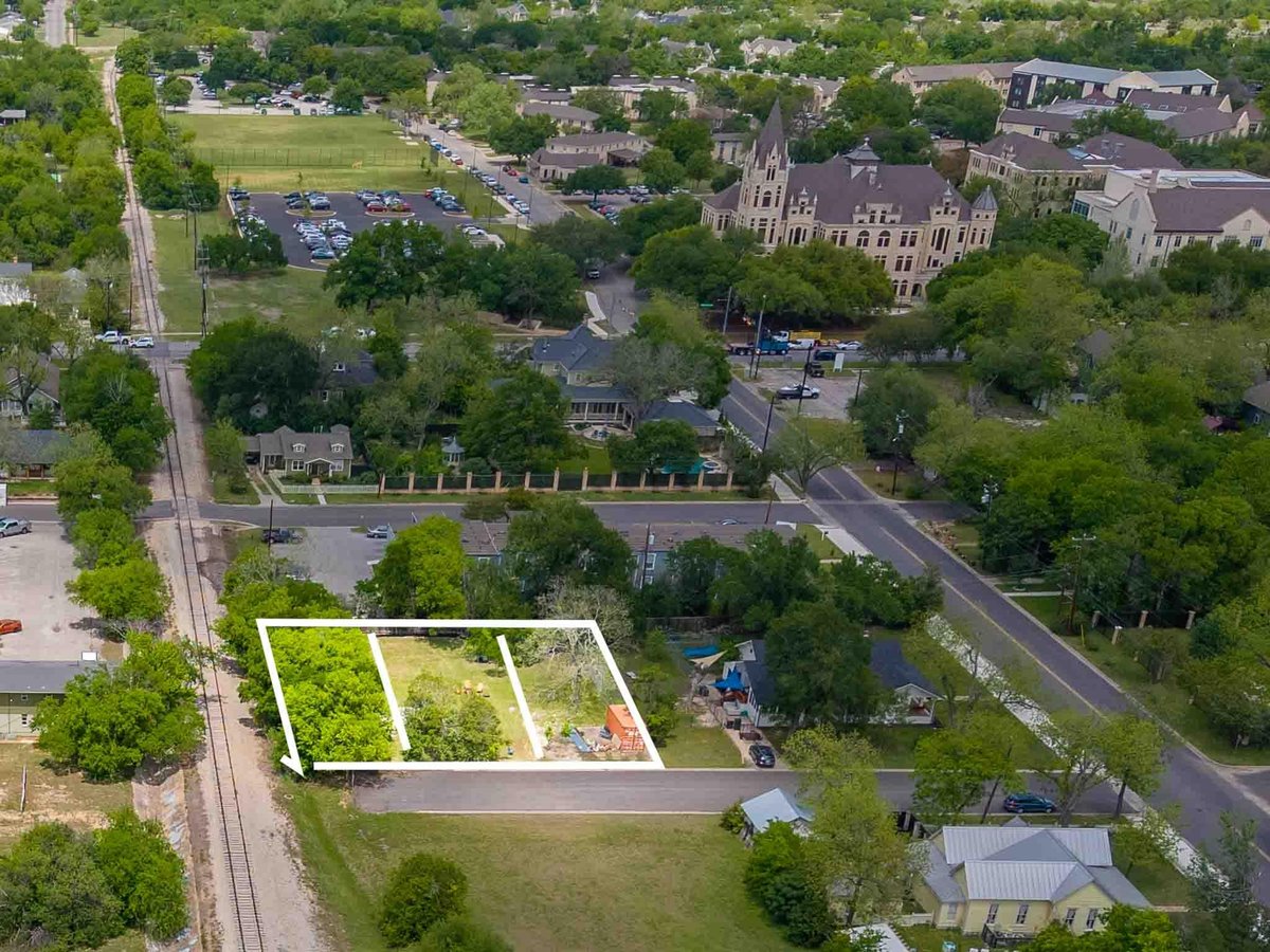 0 E 14th ST - front exterior - Luxury lot in Snyder Add, Georgetown, TX
