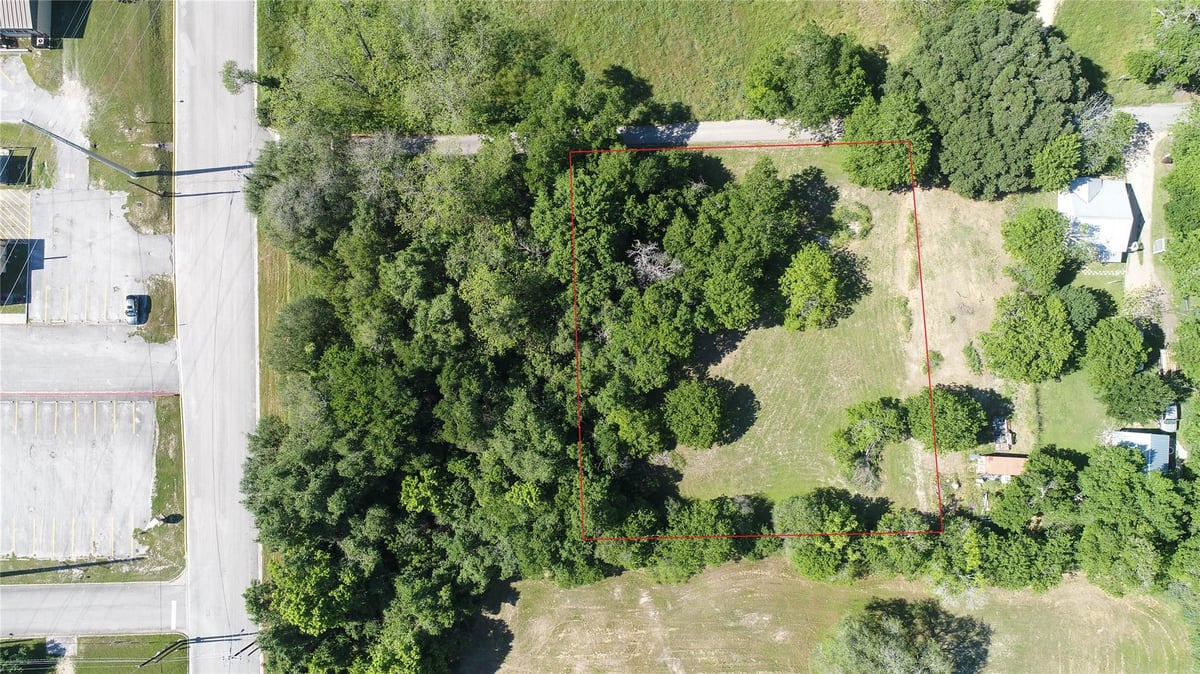 View 0 Farmer ST in A017 0 Farmer ST - property photo 1 - Luxury lot in A017, Lockhart, TX