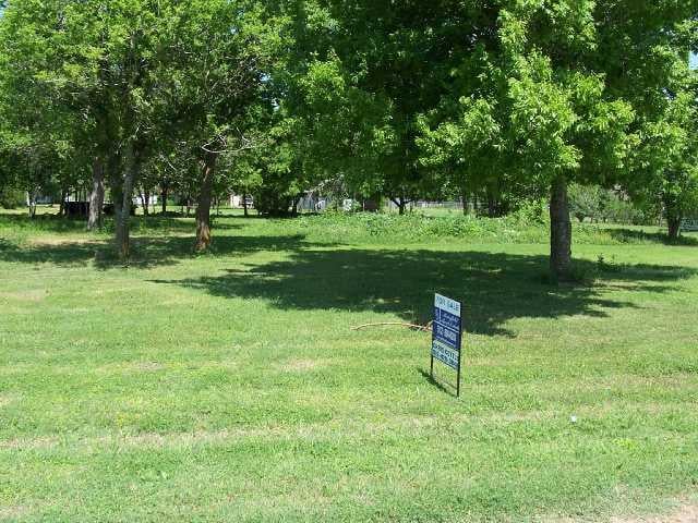 View 0 Umlang & Byrdie 0 Umlang & Byrdie - front exterior - Luxury lot in Thorndale, TX