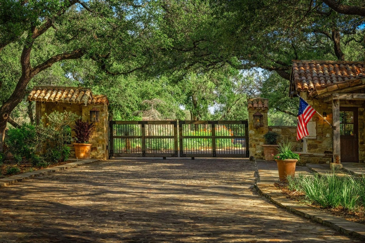 00 Mirador - front exterior - Luxury lot in Escondido, Horseshoe Bay, TX