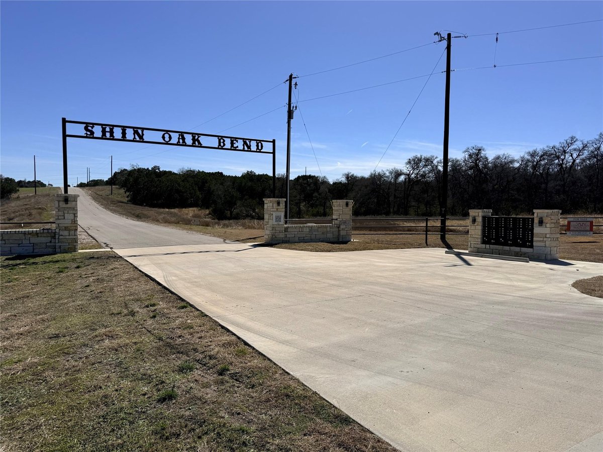 View 00 Riparian Elm Rd Unit #3 in Shin Oak Bend 00 Riparian Elm Rd Unit #3 - front exterior - Luxury lot in Shin Oak Bend, Bertram, TX