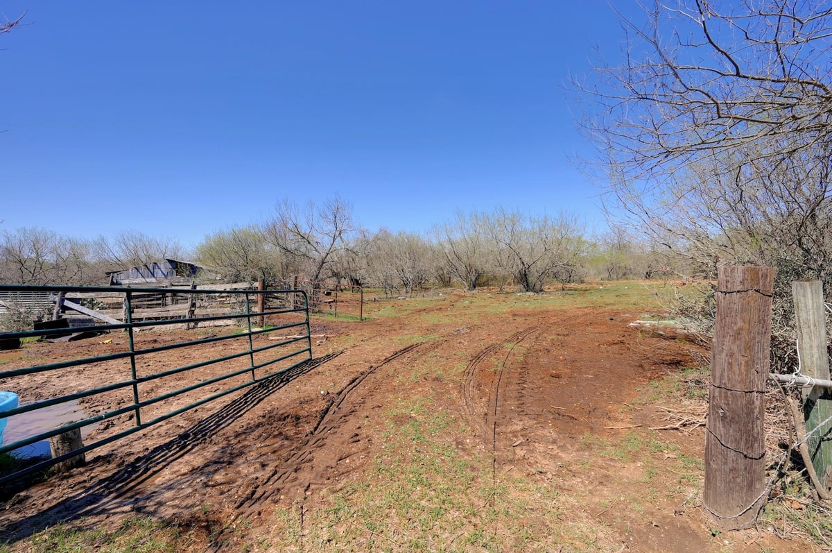 Living area at 000 Cr 420 - 105 Henry Bymer, Waelder, TX