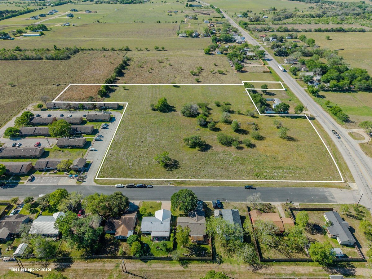 Living area at 000 Hwy 77 @ August St - Brooks, Schulenburg, TX