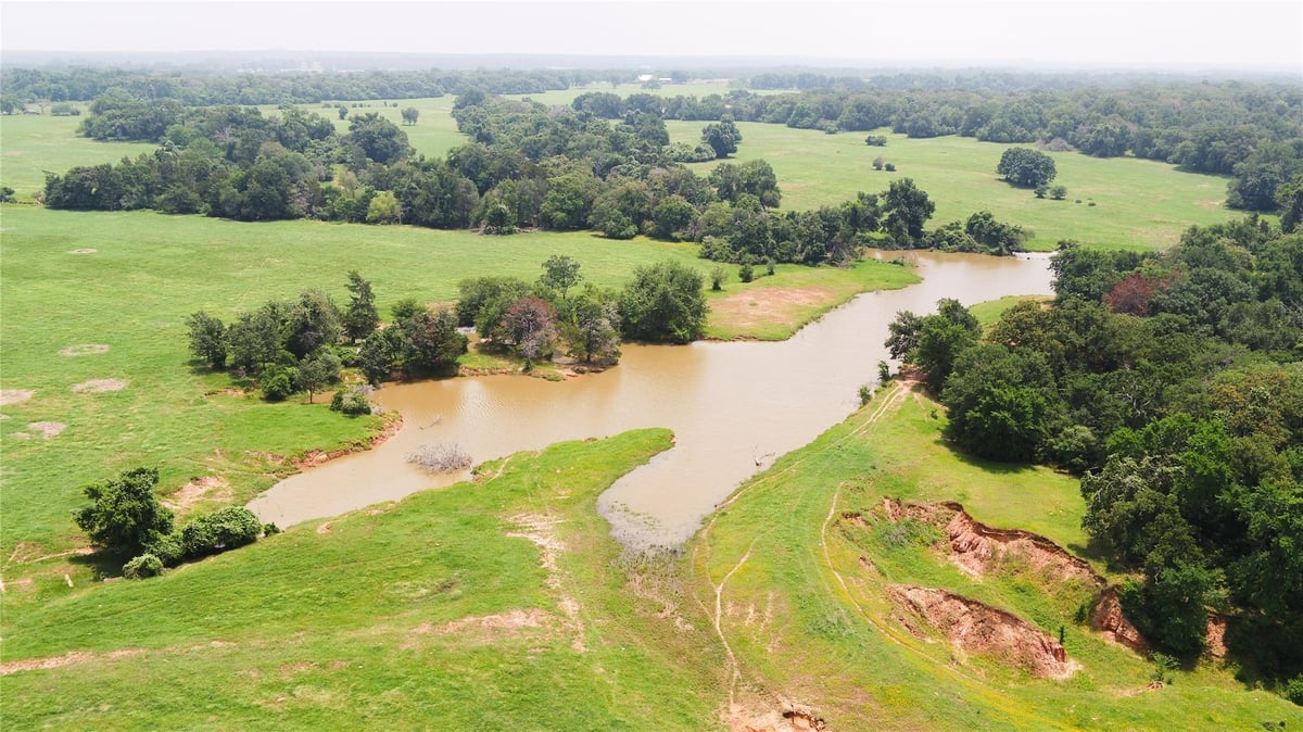 View 0000 Cr 316 0000 Cr 316 - front exterior - Luxury home in Caldwell, TX