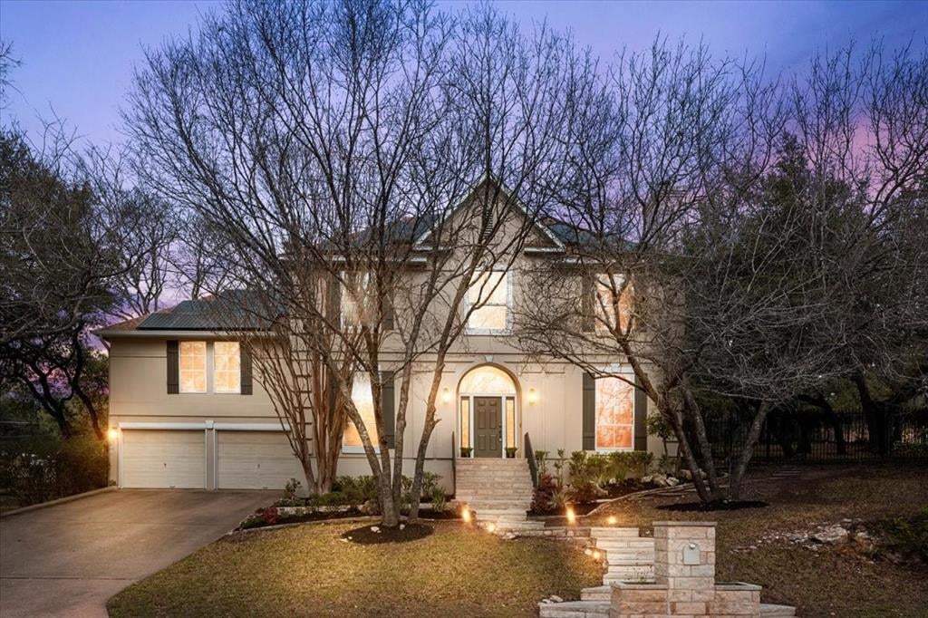 View 1 GROVE Ct in ROLLINGWOOD PROFESSIONAL PAR 1 GROVE Ct - front exterior - Luxury home in ROLLINGWOOD PROFESSIONAL PAR, Rollingwood, TX