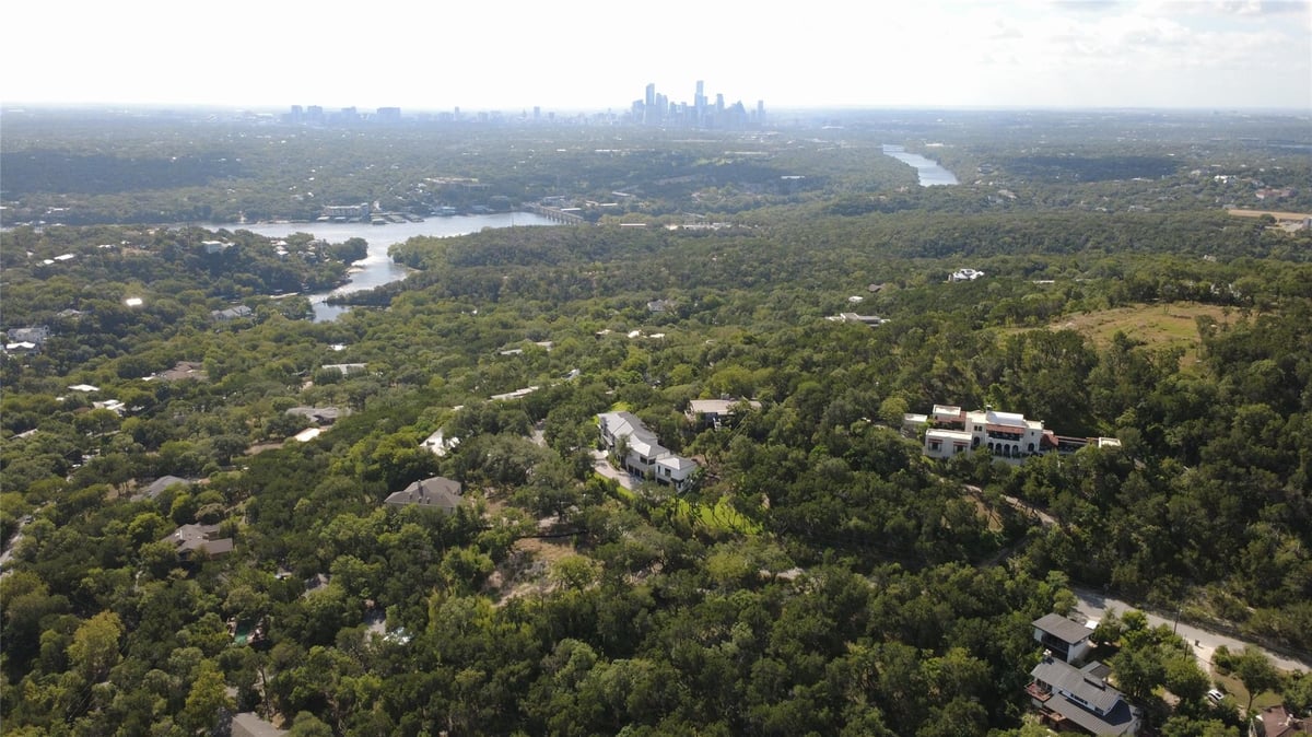 View 1 Martelli LN in Wildcat Club Sub 1 Martelli LN - property photo 1 - Luxury lot in Wildcat Club Sub, West Lake Hills, TX
