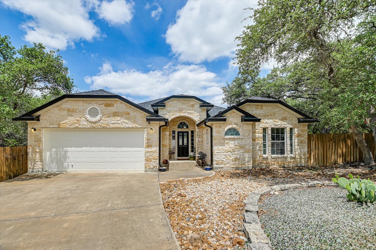 Living area at 10 Caliche Ct - 4 bed 2 bath home