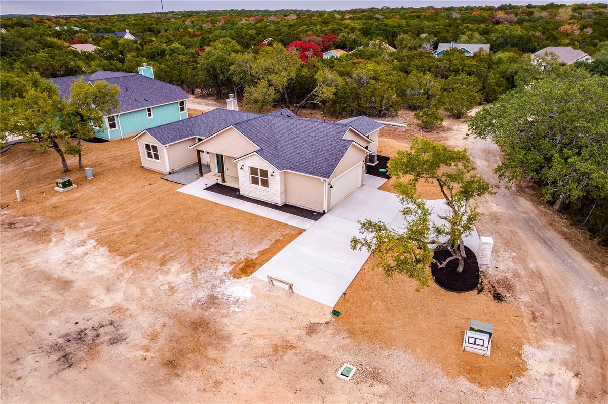 Living area at 10 Mesquite Trl - 3 bed 2 bath home