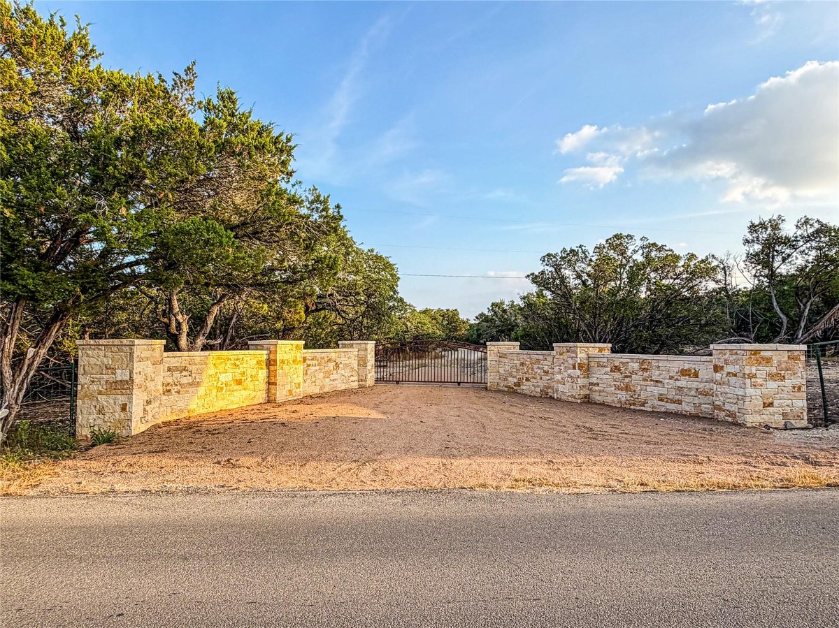 100 acres N Cranes Mill North Rd - front exterior - Luxury home in A0250, Canyon Lake, TX
