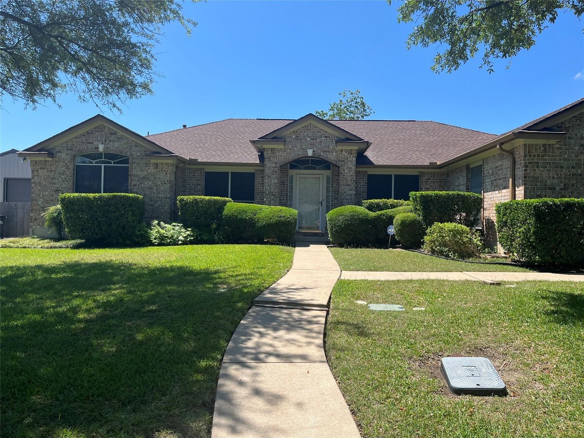 100 Adelfa DR - front exterior - Luxury home in Morningside Meadows Sec 01, Round Rock, TX