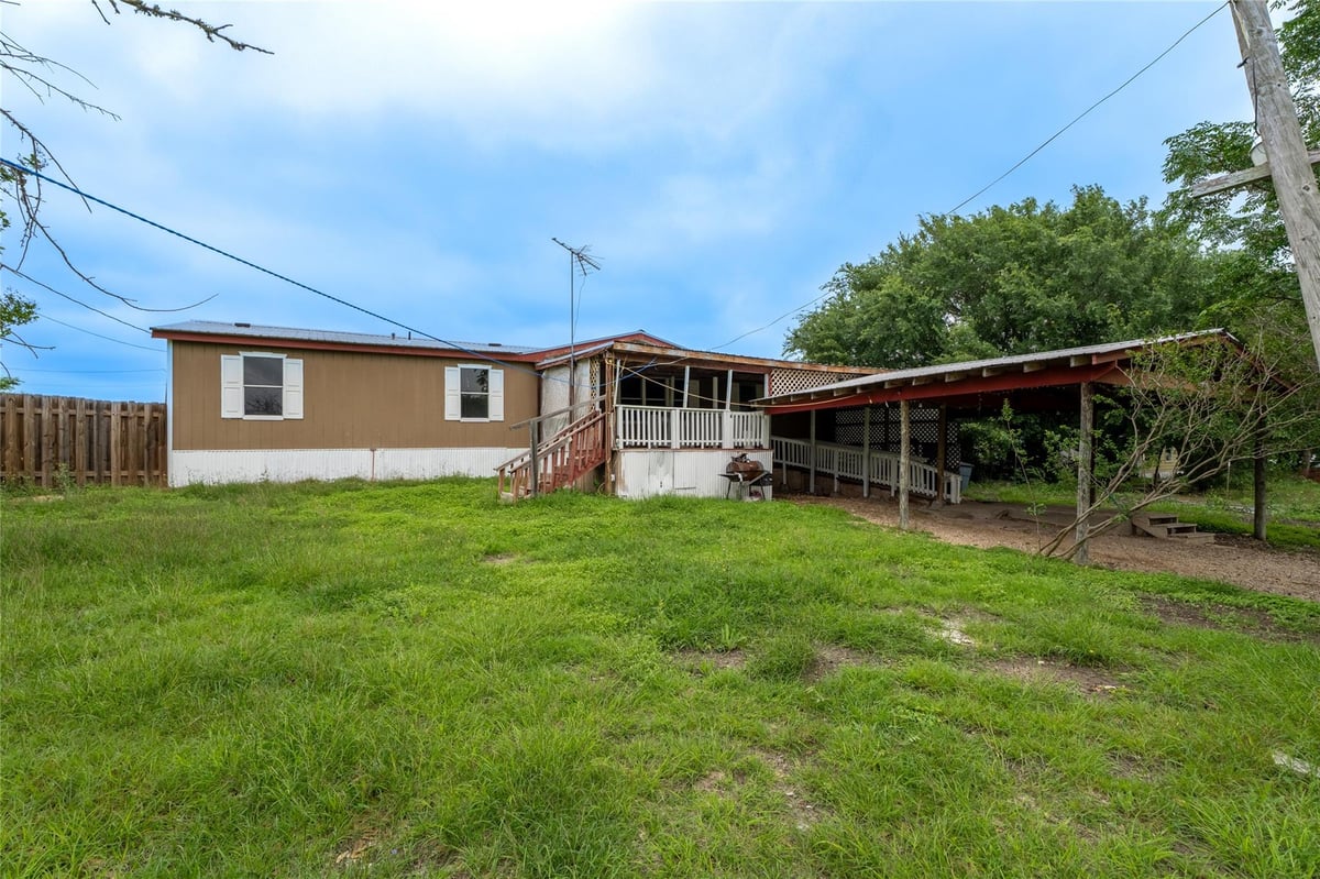 View 100 Cattle Bnd in Circle N Ranch Sec 1 100 Cattle Bnd - front exterior - Luxury home in Circle N Ranch Sec 1, Kyle, TX