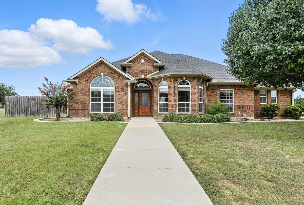 View 100 Davis Ct in Country Meadows Estates 100 Davis Ct - front exterior - Luxury home in Country Meadows Estates, Thorndale, TX
