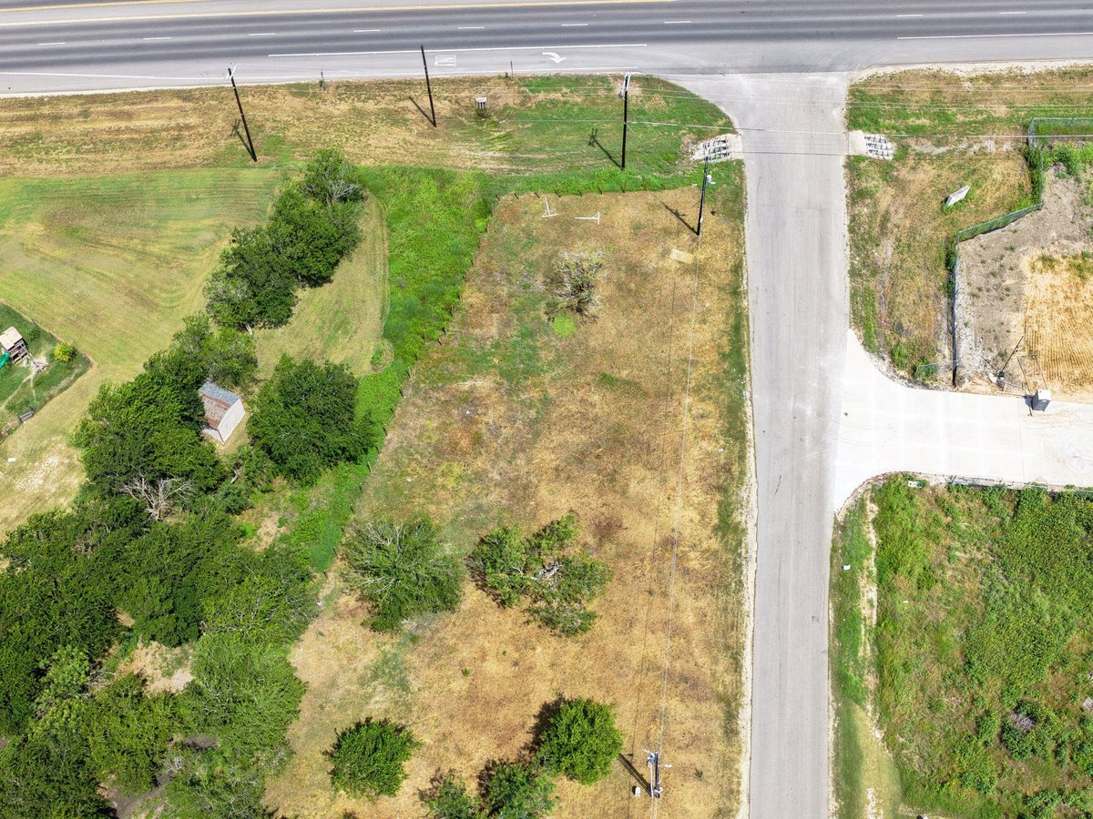 100 El Dorado DR - front exterior - Luxury lot in Las Estanciasd, Kyle, TX