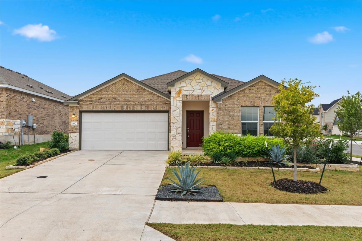 View 100 Greystone Ct in Thunder Rock Ph 1 100 Greystone Ct - property photo 1 - Luxury home in Thunder Rock Ph 1, Marble Falls, TX