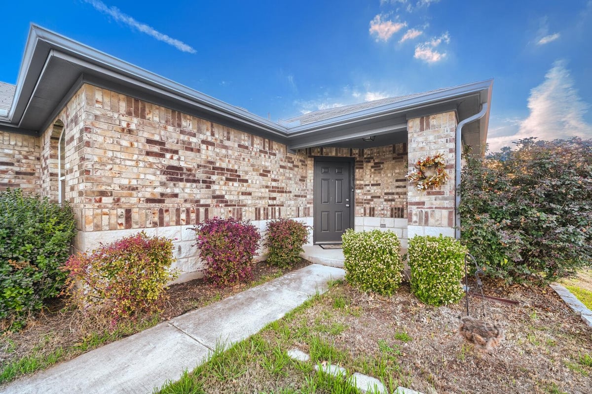 View 100 Liard River RD in Riverwalk 100 Liard River RD - front exterior - Luxury home in Riverwalk, Hutto, TX