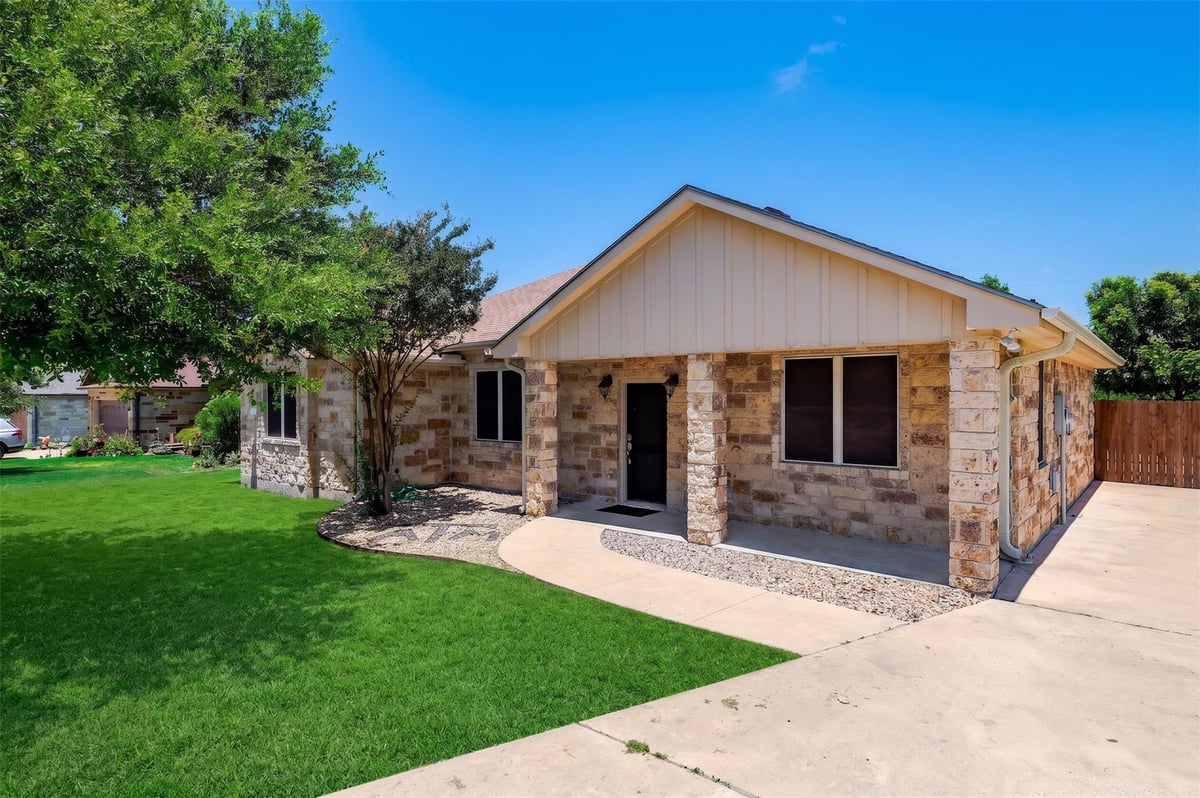 View 100 Magan LN in Home Place/Jarrell Ph 1 100 Magan LN - front exterior - Luxury home in Home Place/Jarrell Ph 1, Jarrell, TX
