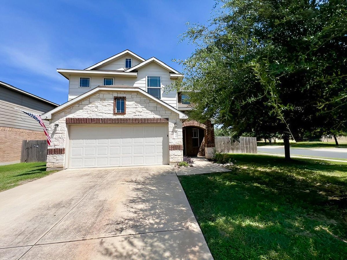View 100 Magpie Goose LN in Summerlyn Ph P-4b 100 Magpie Goose LN - property photo 1 - Luxury home in Summerlyn Ph P-4b, Leander, TX