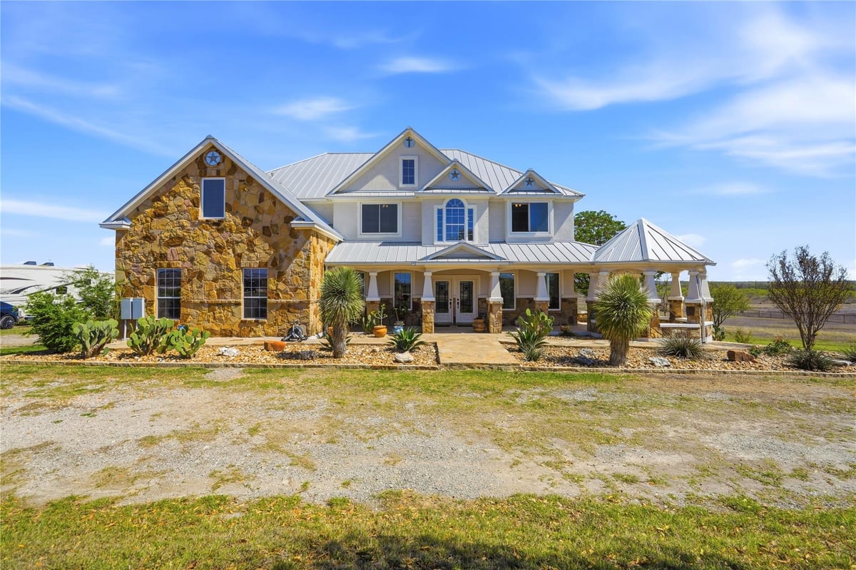 View 100 Mayfield Ln in Hill Top Ranch 100 Mayfield Ln - front exterior - Luxury home in Hill Top Ranch, Lockhart, TX