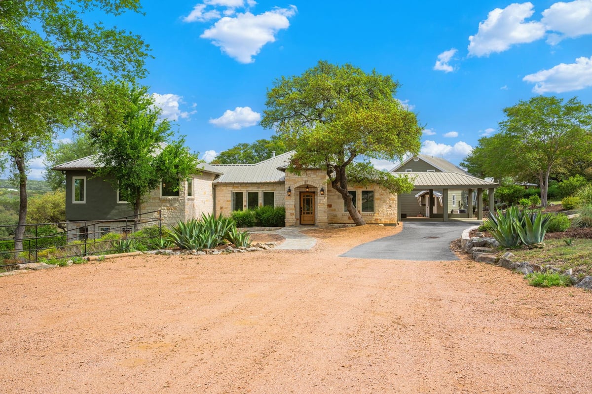 Living area at 100 Rainbows End - 4 bed 3 bath home