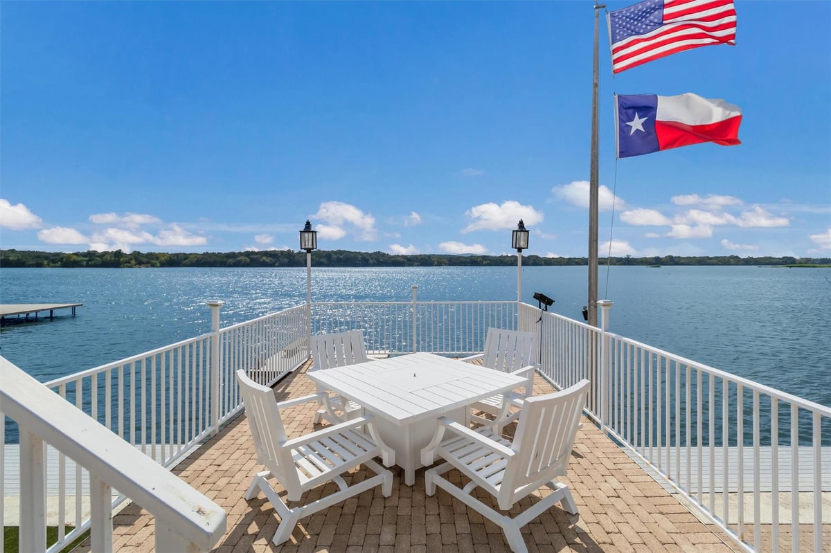 View 100 S Waterway DR in Waterway 100 S Waterway DR - property photo 1 - Luxury home in Waterway, Kingsland, TX