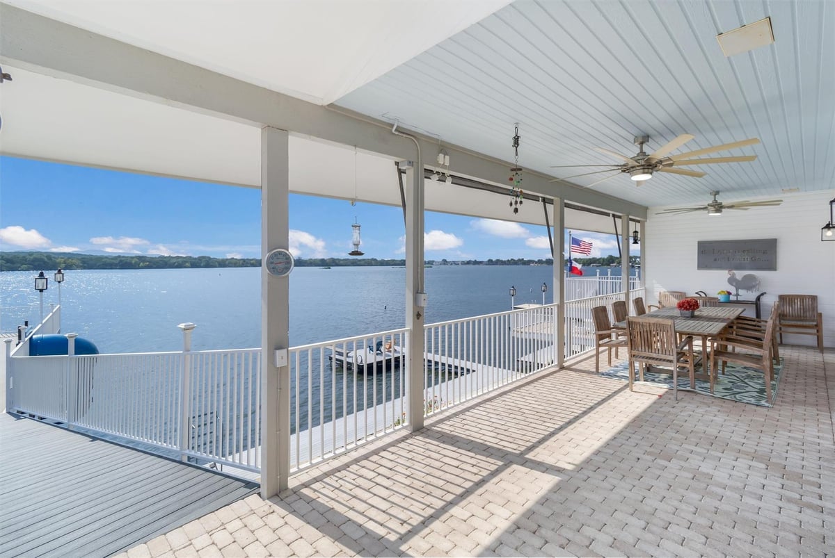Living area at 100 S Waterway Dr - 7 bed 5 bath home