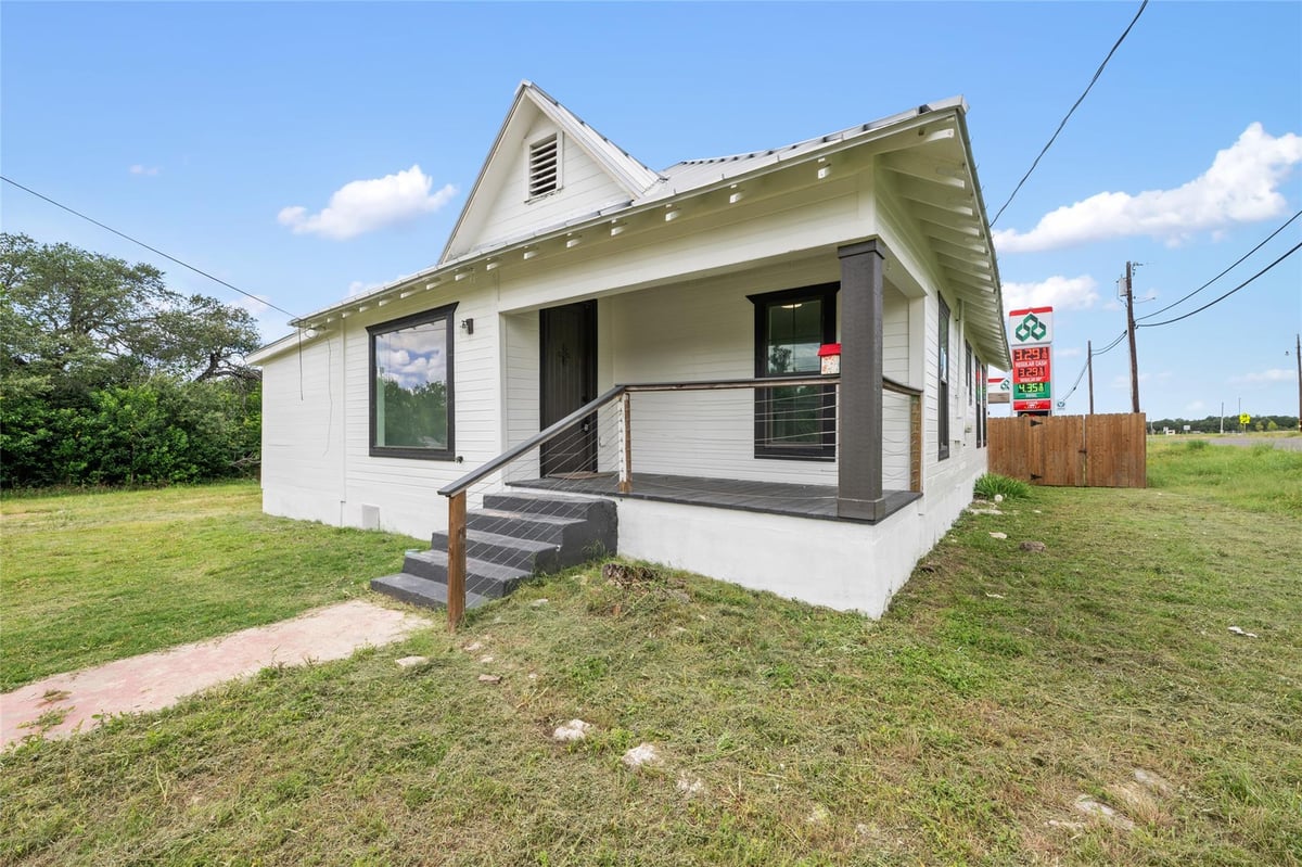 View 100 W Caskey ST in Patterson C G Add 100 W Caskey ST - property photo 1 - Luxury home in Patterson C G Add, Florence, TX