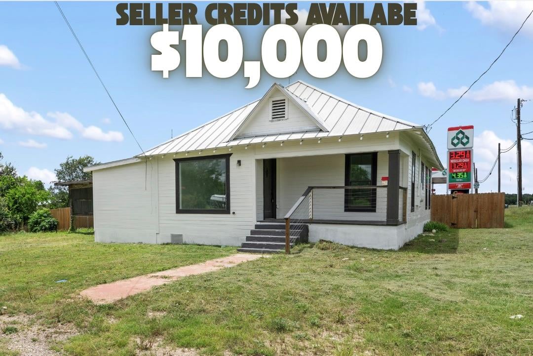 View 100 W Caskey ST in Patterson C G Add 100 W Caskey ST - front exterior - Luxury home in Patterson C G Add, Florence, TX