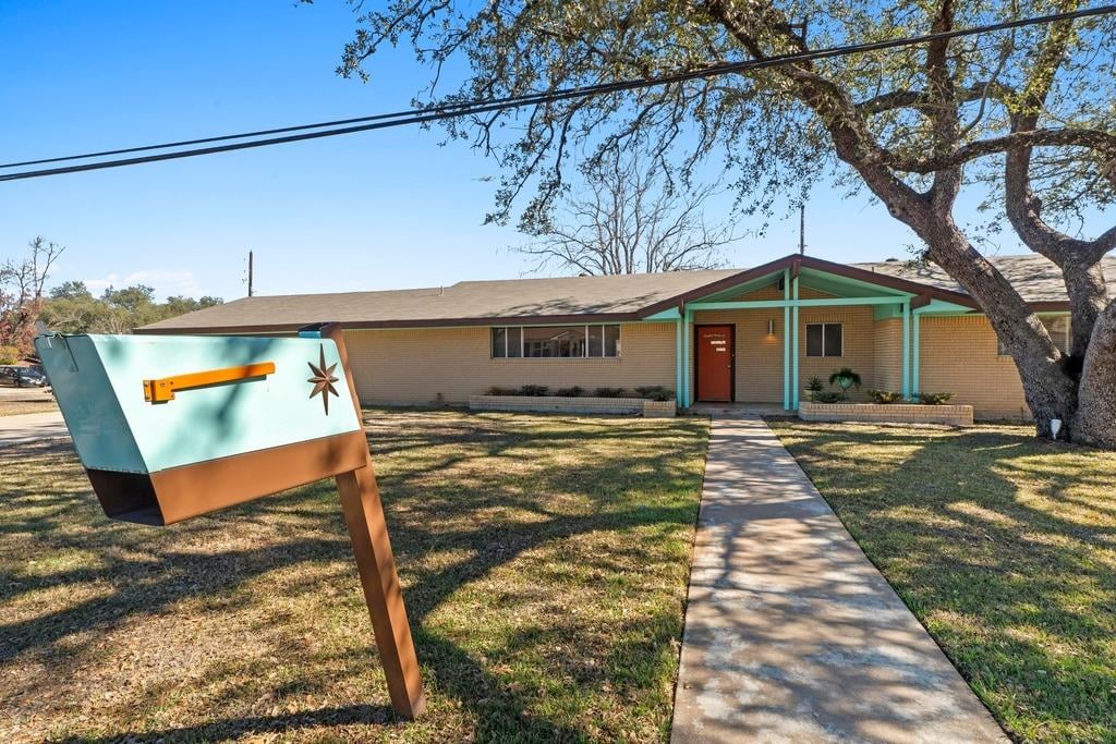 Living area at 100 W Central Dr - 3 bed 2 bath home