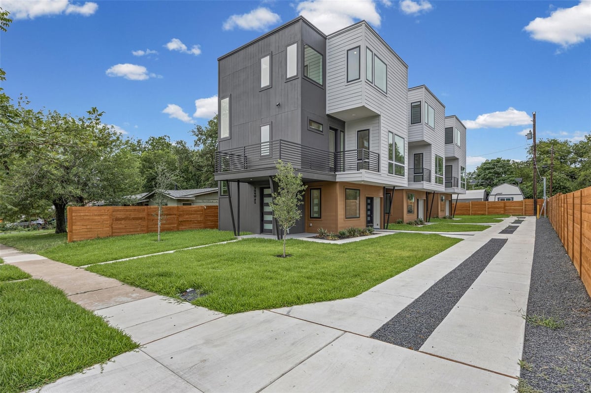 View 100 W Odell ST Unit #1 in Bills Add Sec 01 100 W Odell ST Unit #1 - front exterior - Luxury home in Bills Add Sec 01, Austin, TX