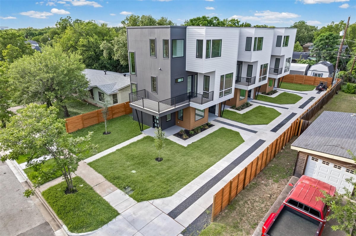View 100 W Odell ST Unit #2 in Bills Add Sec 01 100 W Odell ST Unit #2 - front exterior - Luxury home in Bills Add Sec 01, Austin, TX