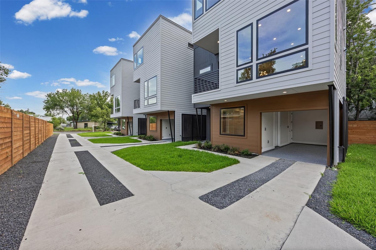 View 100 W Odell ST Unit #3 in Bills Add Sec 01 100 W Odell ST Unit #3 - front exterior - Luxury home in Bills Add Sec 01, Austin, TX