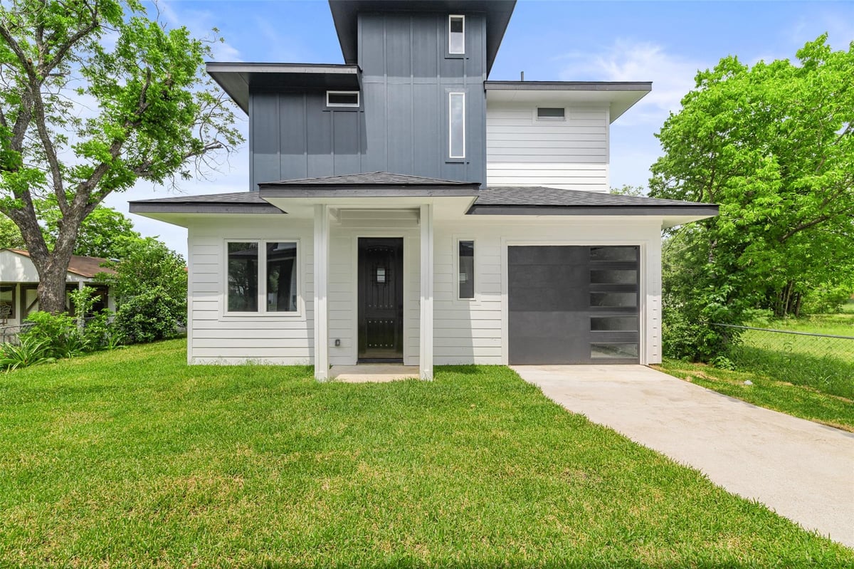 View 1000 Unit #B in Chernosky 15 1000 Unit #B - front exterior - Luxury home in Chernosky 15, Austin, TX