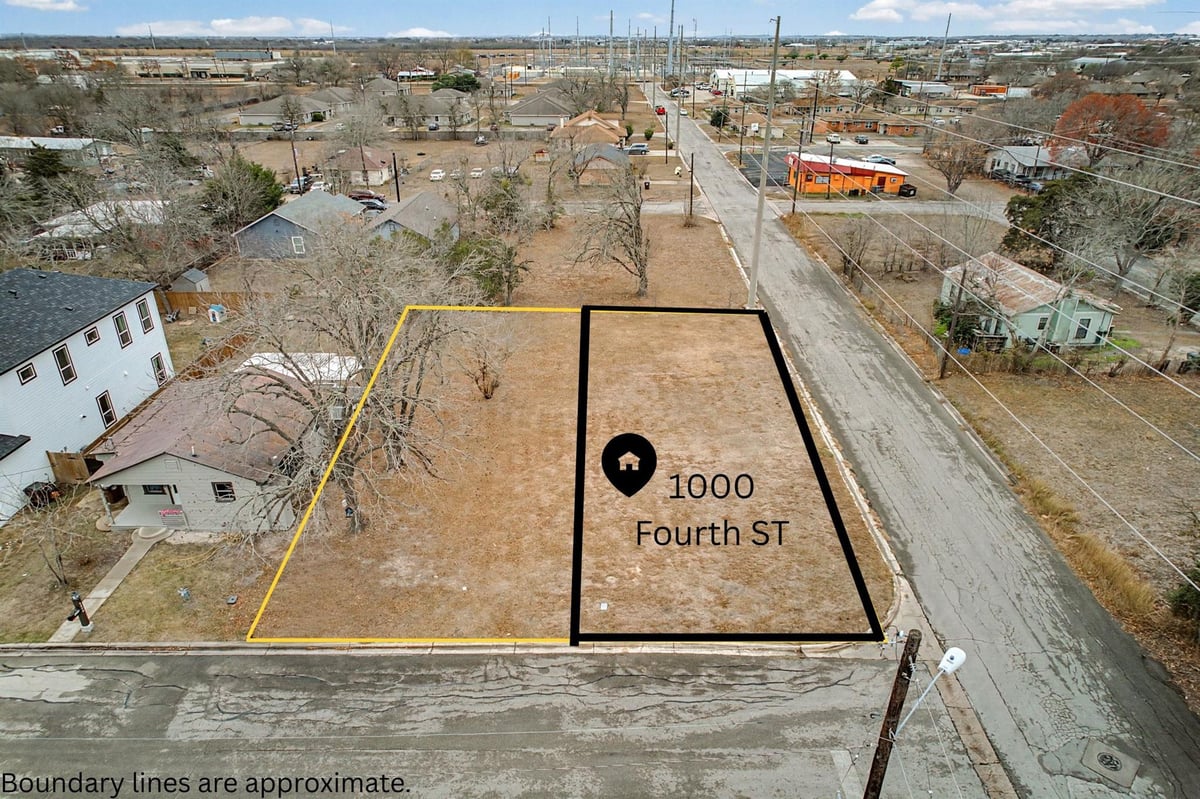 View 1000 Fourth St in F & S Add 1000 Fourth St - front exterior - Luxury lot in F & S Add, Lockhart, TX