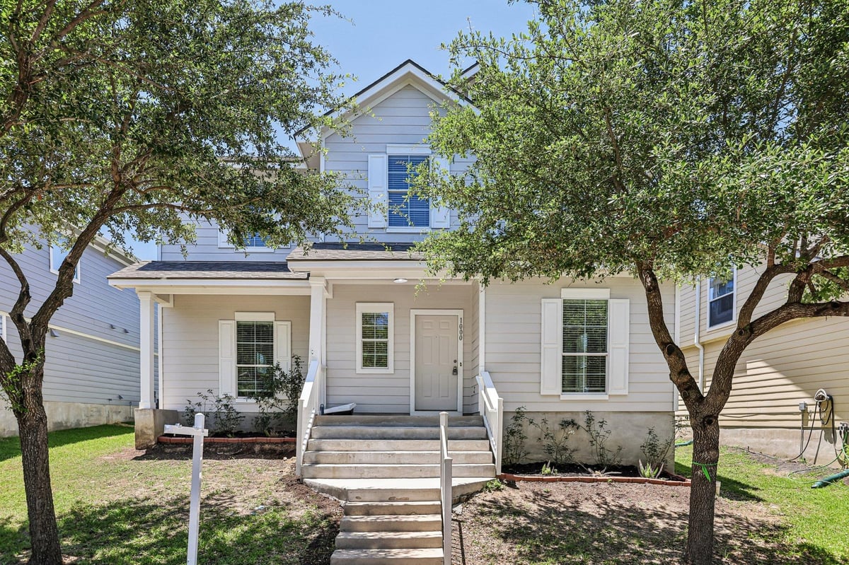 View 1000 Monadale TRL in Turtle Creek Village Ph 01 Sec A 1000 Monadale TRL - front exterior - Luxury home in Turtle Creek Village Ph 01 Sec A, Round Rock, TX