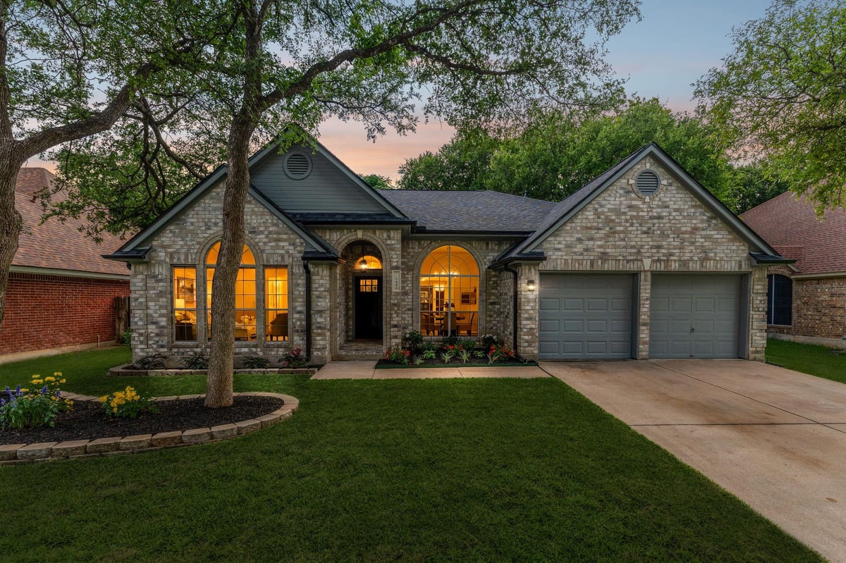 View 1000 Oaklands DR in Oaklands Sec 01B 1000 Oaklands DR - front exterior - Luxury home in Oaklands Sec 01B, Round Rock, TX