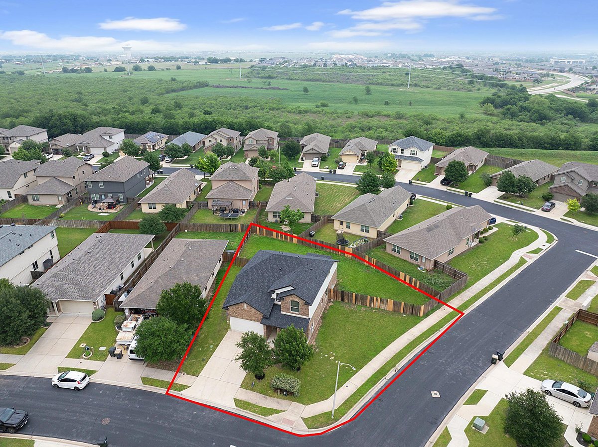 1000 Plateau Trl - front exterior - Luxury home in Pinnacle Ph 3, Georgetown, TX