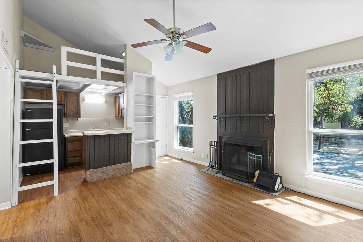 View 1000 W 26th ST Unit #205 in Austin 1000 W 26th ST Unit #205, photo 1, Austin, Austin, TX