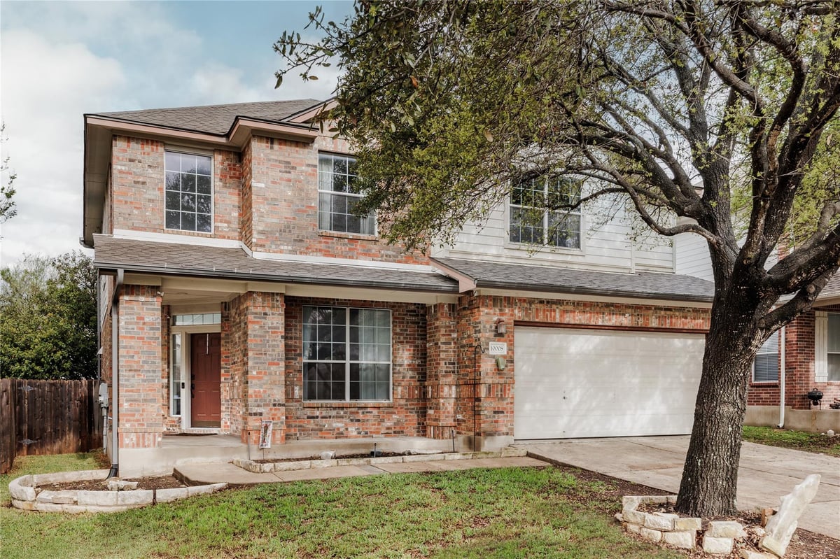 Living area at 10008 Anahuac Trl - 4 bed 2 bath home
