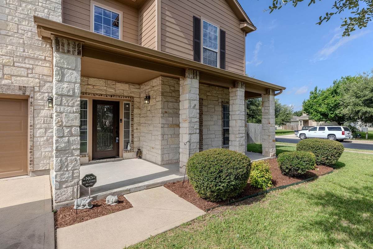 View 1001 Hondo LN in Enclave/Brushy Crk Sec 03 1001 Hondo LN - front exterior - Luxury home in Enclave/Brushy Crk Sec 03, Hutto, TX