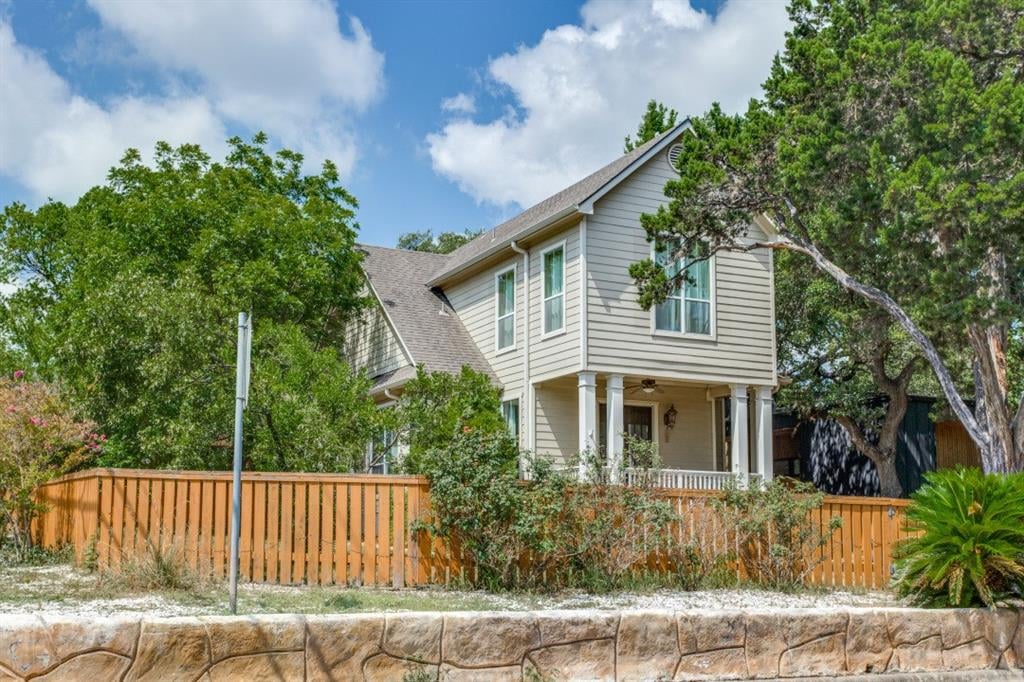 View 1001 Jewell St in Capital Heights 1001 Jewell St - front exterior - Luxury home in Capital Heights, Austin, TX