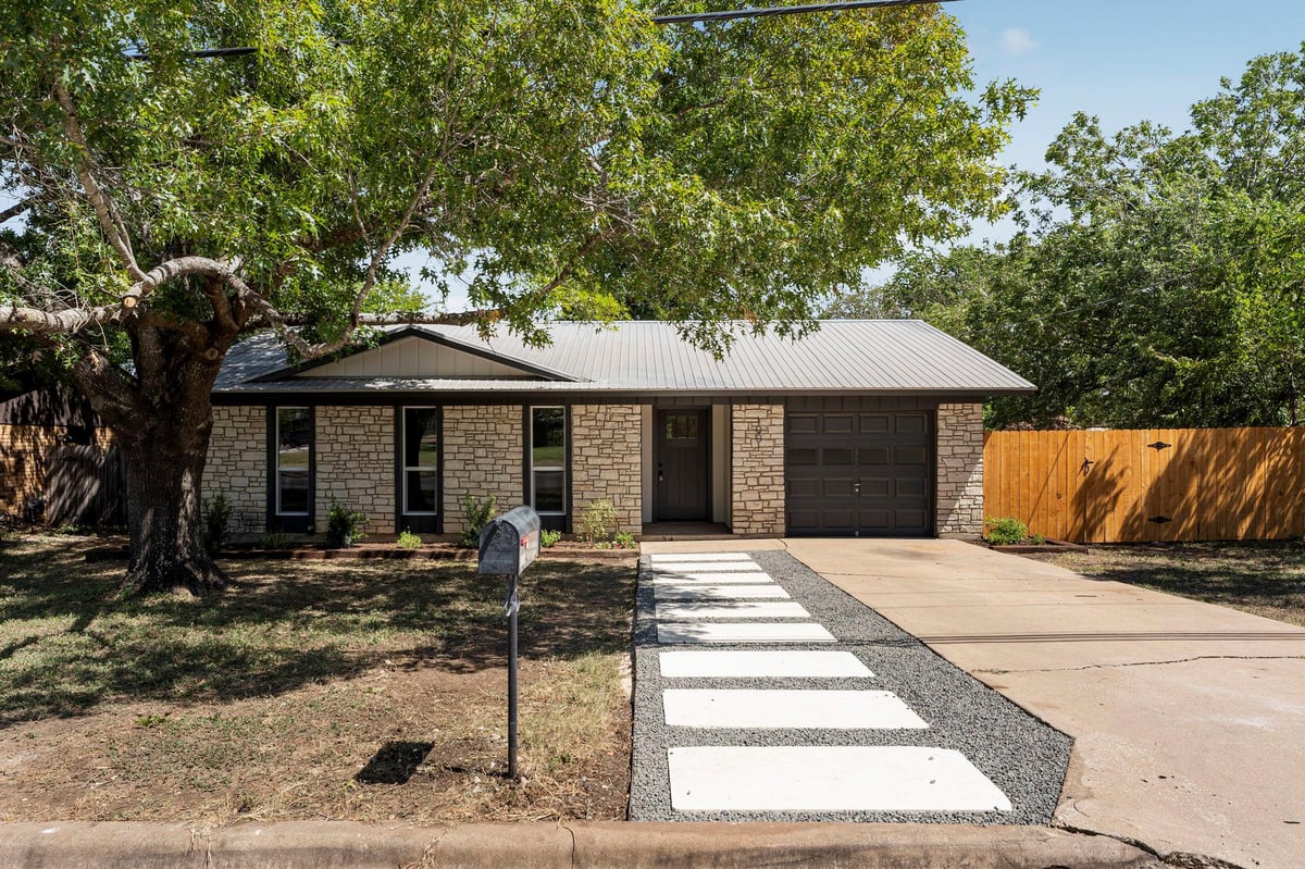 1001 W 17th ST - property photo 1 - Luxury home in South San Gabriel Urban Renewal Blk E, Georgetown, TX