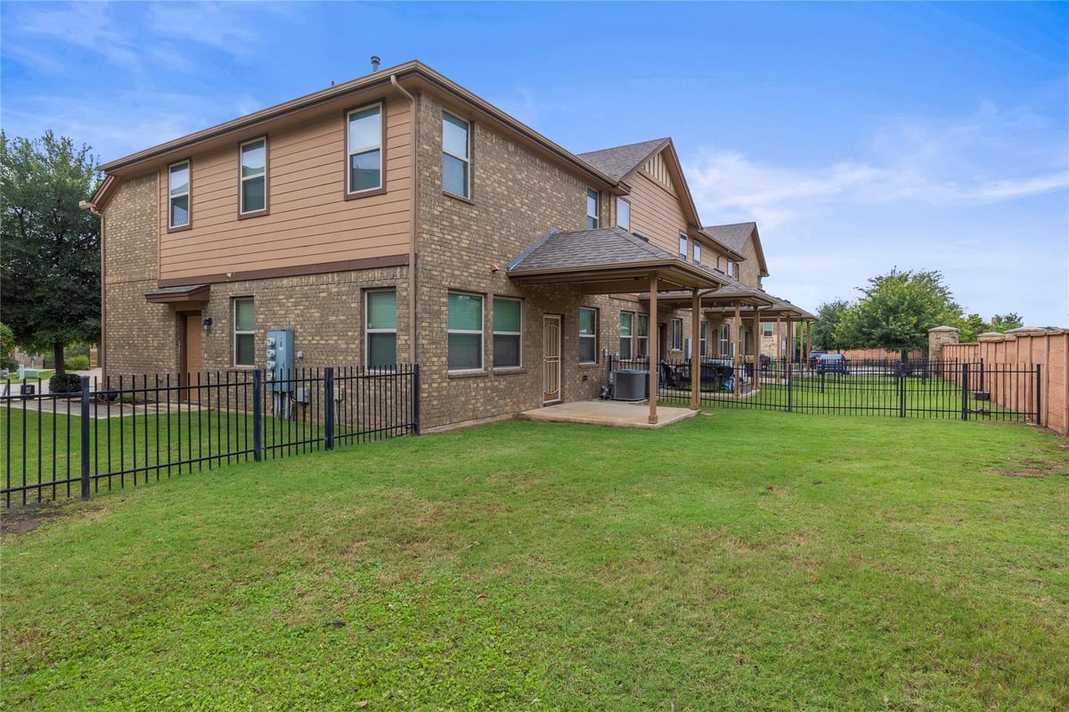 View 1001 Zodiac LN Unit #38 in University Village 1001 Zodiac LN Unit #38 - front exterior - Luxury home in University Village, Round Rock, TX