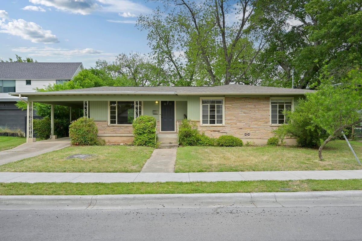 View 1002 Brentwood St in Violet Crown Heights Sec 01 1002 Brentwood St - front exterior - Luxury lot in Violet Crown Heights Sec 01, Austin, TX