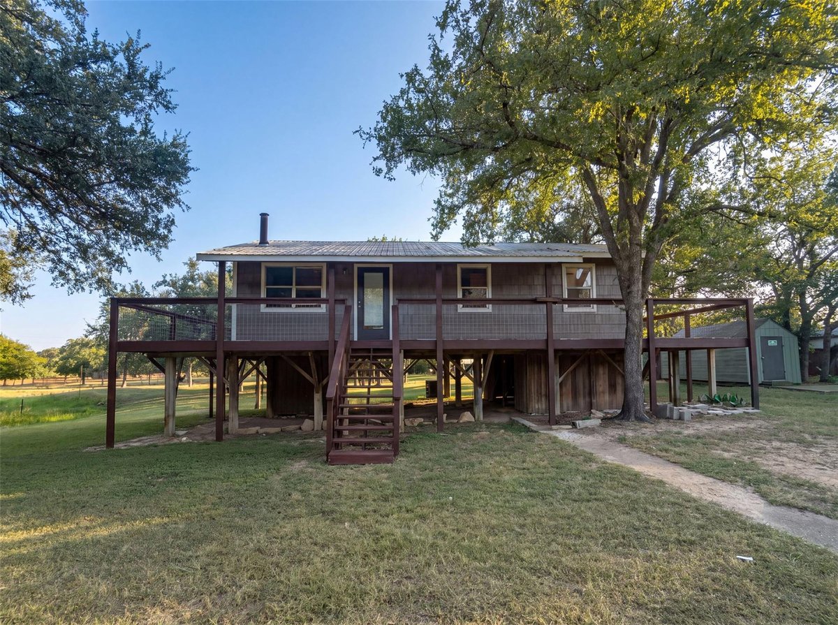 View 1002 Hummingbird DR in ELM CREEK 1002 Hummingbird DR - property photo 1 - Luxury home in ELM CREEK, Marble Falls, TX