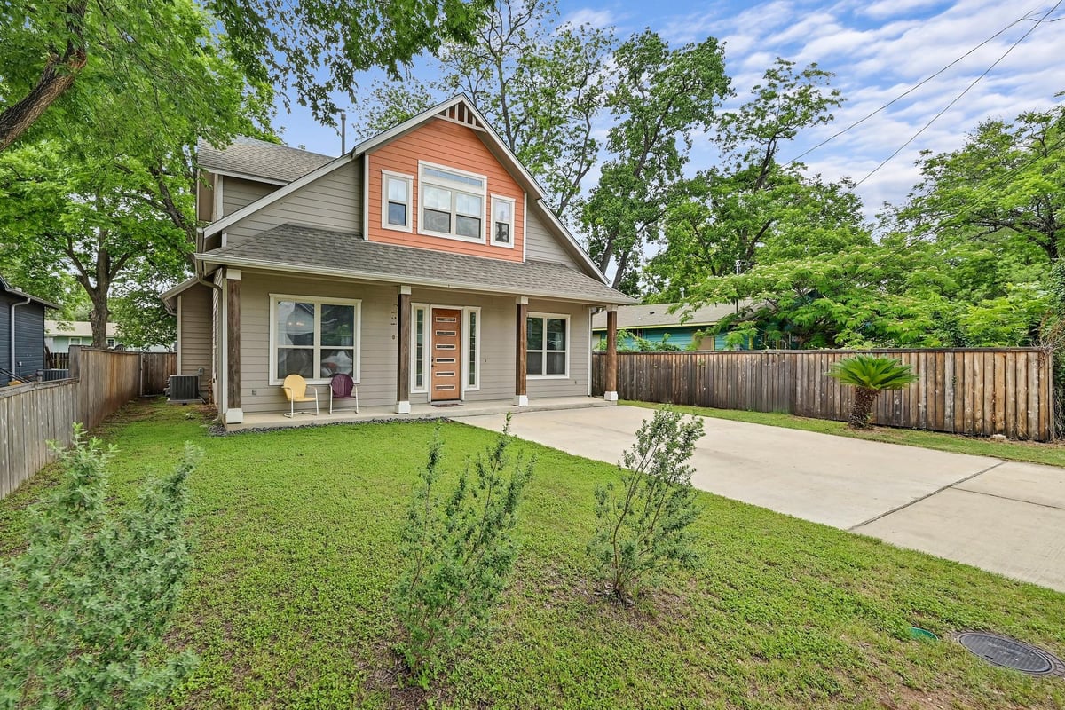 View 1002 Linden St in Torres T S 1002 Linden St - front exterior - Luxury home in Torres T S, Austin, TX