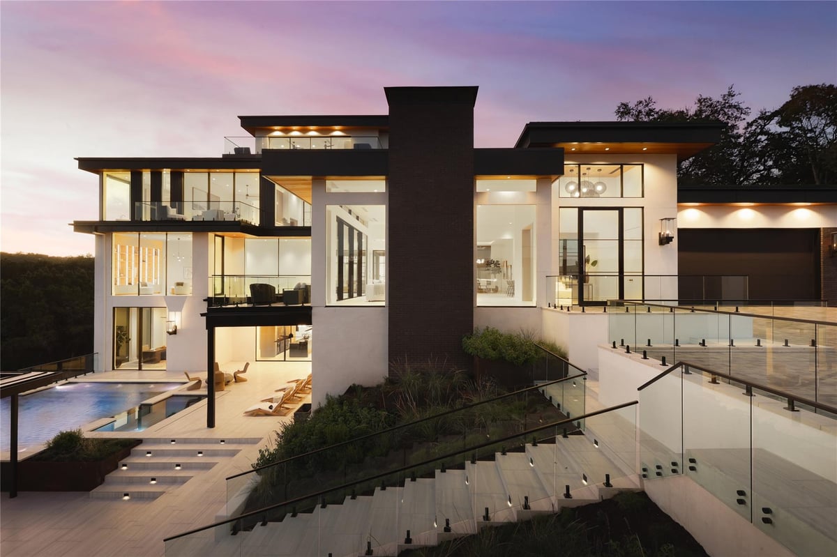 1003 The High Rd - front exterior - Luxury home in Scenic View West Sec 02, Austin, TX